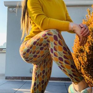LuLaRoe Hi-Waist Floral Green Legging Pant Elastic Velvet Feel Foliage Print